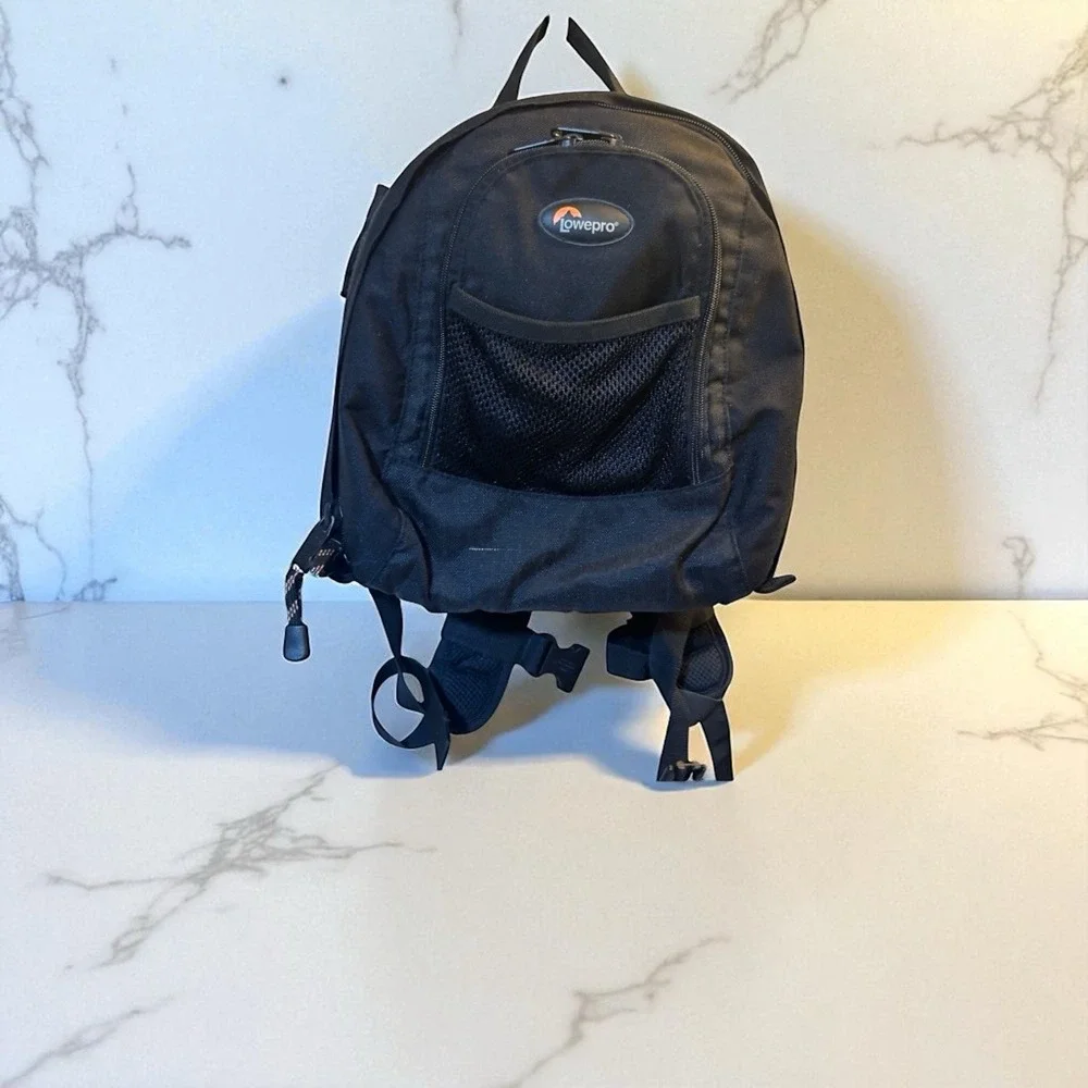 Lowepro Micro Trekker 100 Black Camera Bag Backpack Padded w/Adjustable Inserts